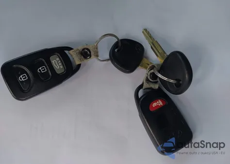 2013 Hyundai Elantra Gls/Limited from USA, damaged, VIN KMHDH4AE3DU931565